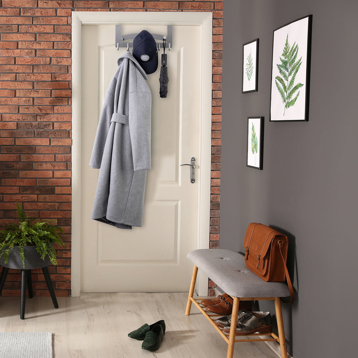 06_Lifestylemontage_1_Jombala_T-rgarderobe
