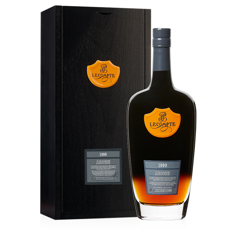 Lecompte Calvados Pays d'Auge Millésime 1999 Jahrgangsflasche Geschenkbox 70 cl / 40 % Frankreich – Flasche mit Verpackung