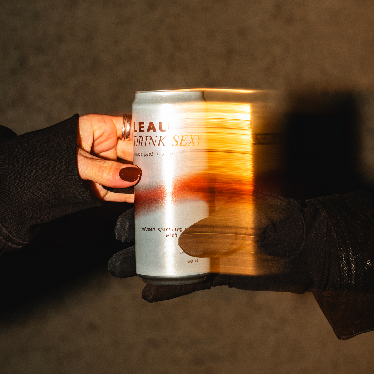 LEAU x DRINK SEXY Hard Seltzer Orange Peel & Yuzu Dose 330 ml / 4.6 % Schweiz – Ansicht 2