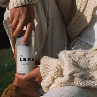 LEAU DAY Orange Peel & Yuzu Infused Sparkling Water Dose 330 ml Schweiz – Ansicht 2